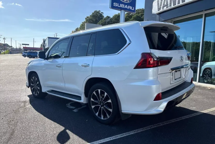 2021 Lexus LX 570 photo 1