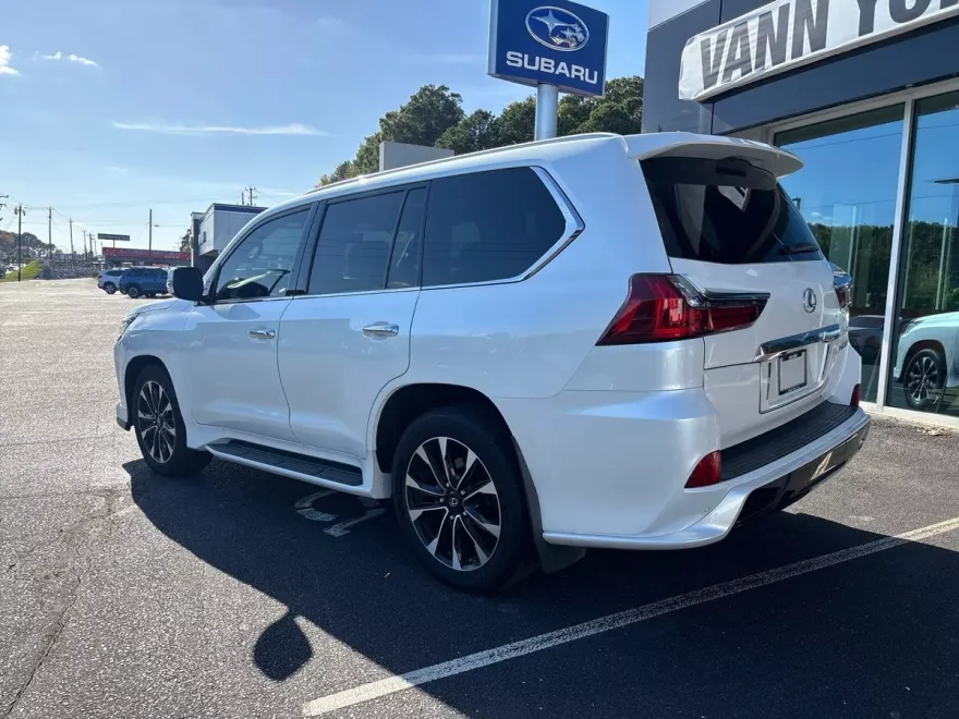 2021 Lexus LX 570 photo 1