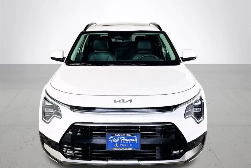 2025 Kia Niro Plug-In Hybrid SX Touring photo 1