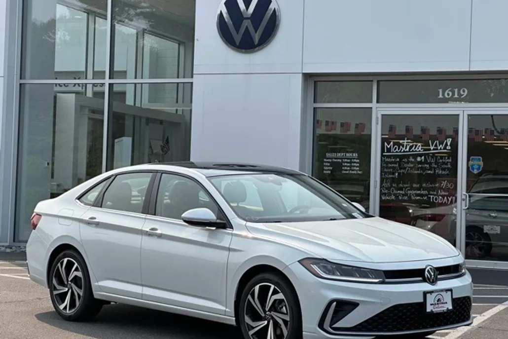 2025 Volkswagen Jetta 1.5T SEL photo 1