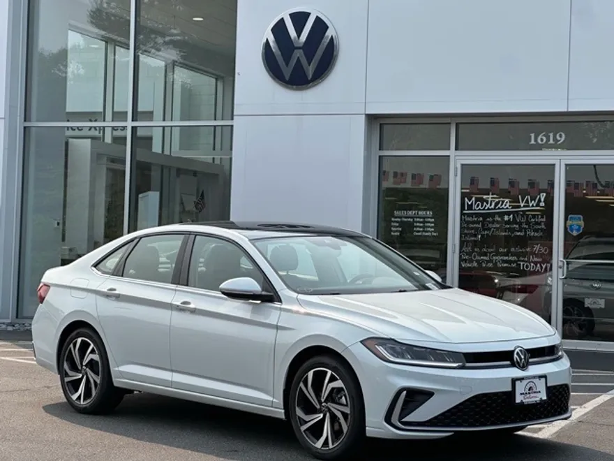 2025 Volkswagen Jetta 1.5T SEL photo 1