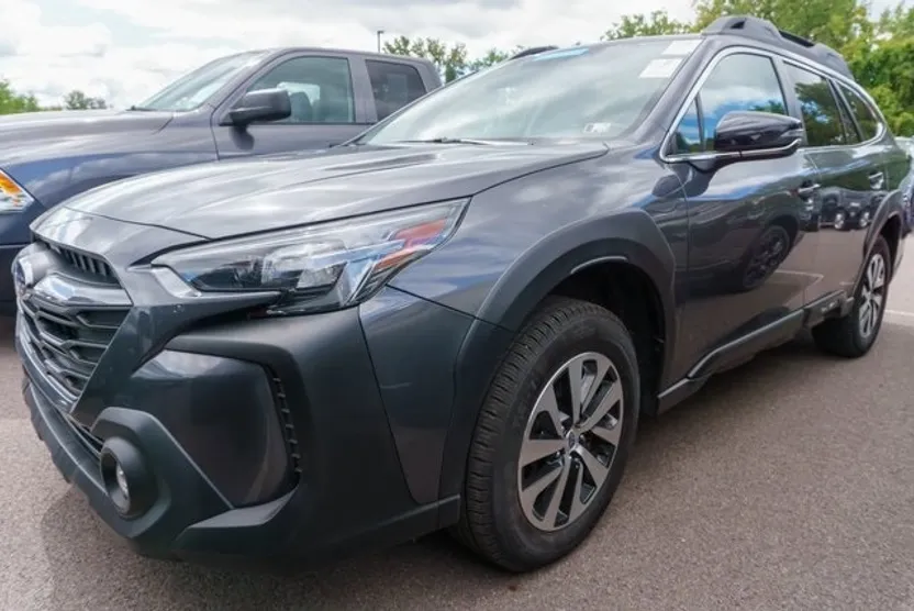 2023 Subaru Outback Premium photo 1