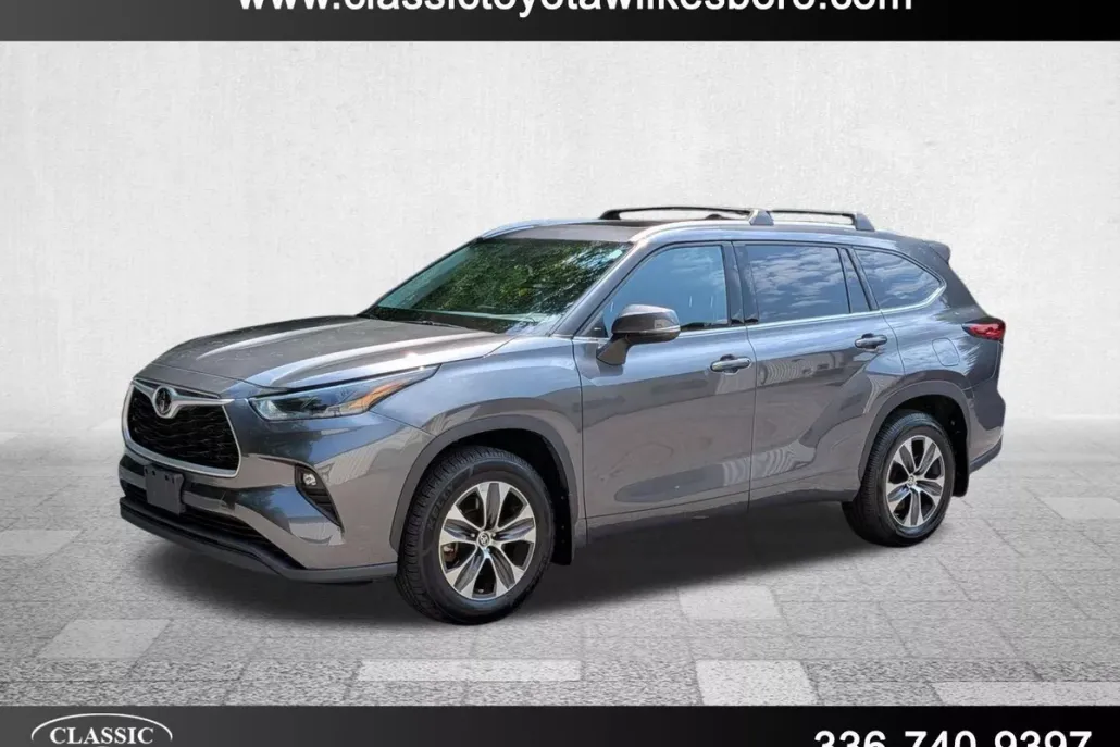 2022 Toyota Highlander XLE photo 1
