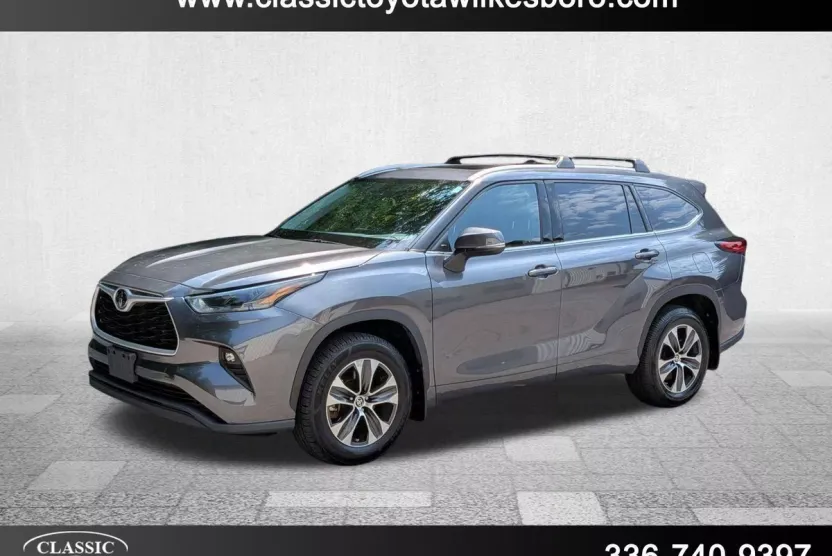 2022 Toyota Highlander XLE photo 1