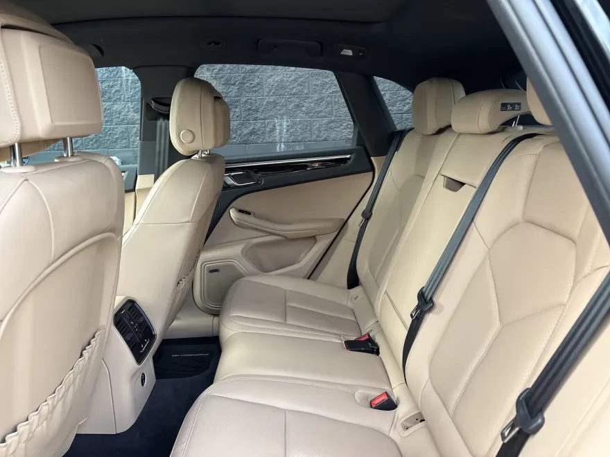 2025 Porsche Macan T photo 1