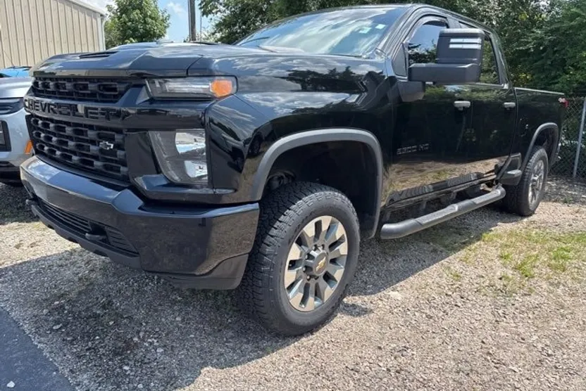 2023 Chevrolet Silverado 2500HD Custom photo 1