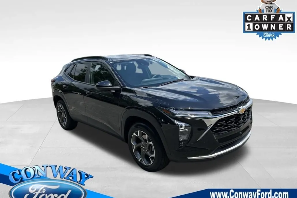 2024 Chevrolet Trax LT photo 1