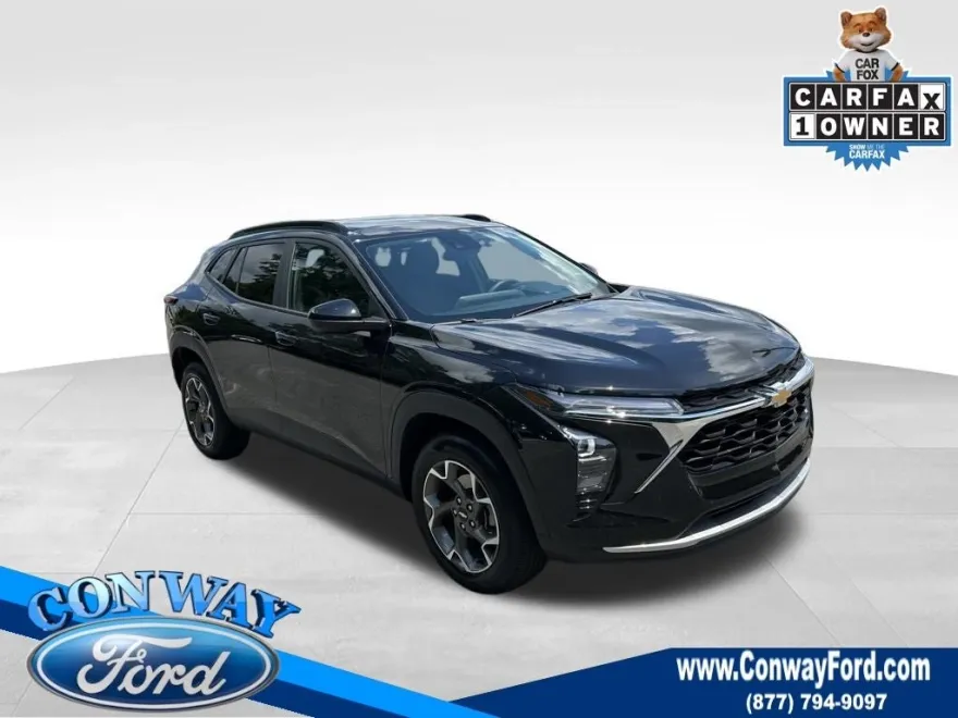 2024 Chevrolet Trax LT photo 1