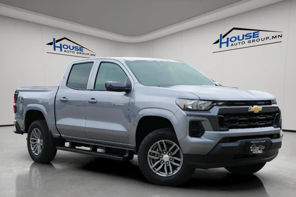 2025 Chevrolet Colorado Work Truck LT photo 1