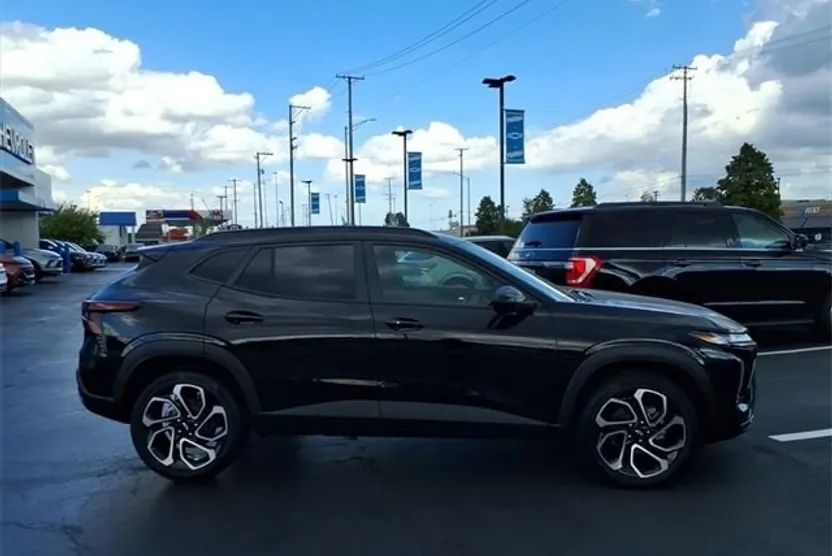 2025 Chevrolet Trax photo 1