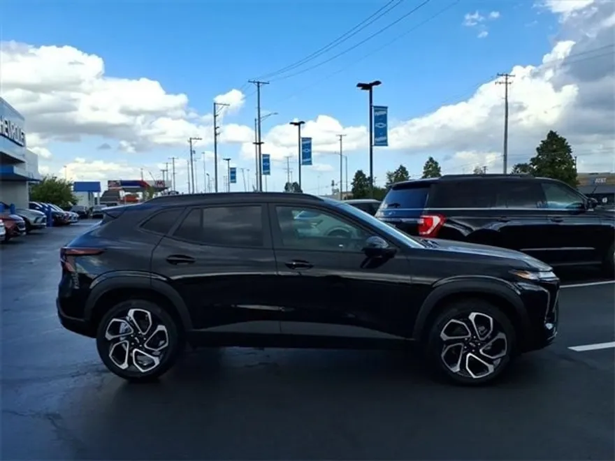 2025 Chevrolet Trax photo 1