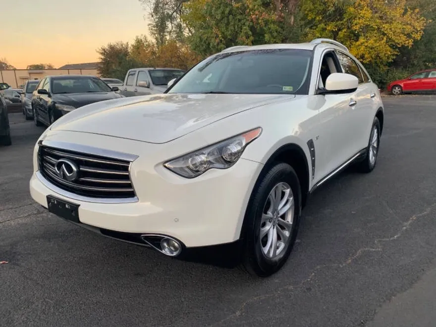 2014 Infiniti QX70 photo 1
