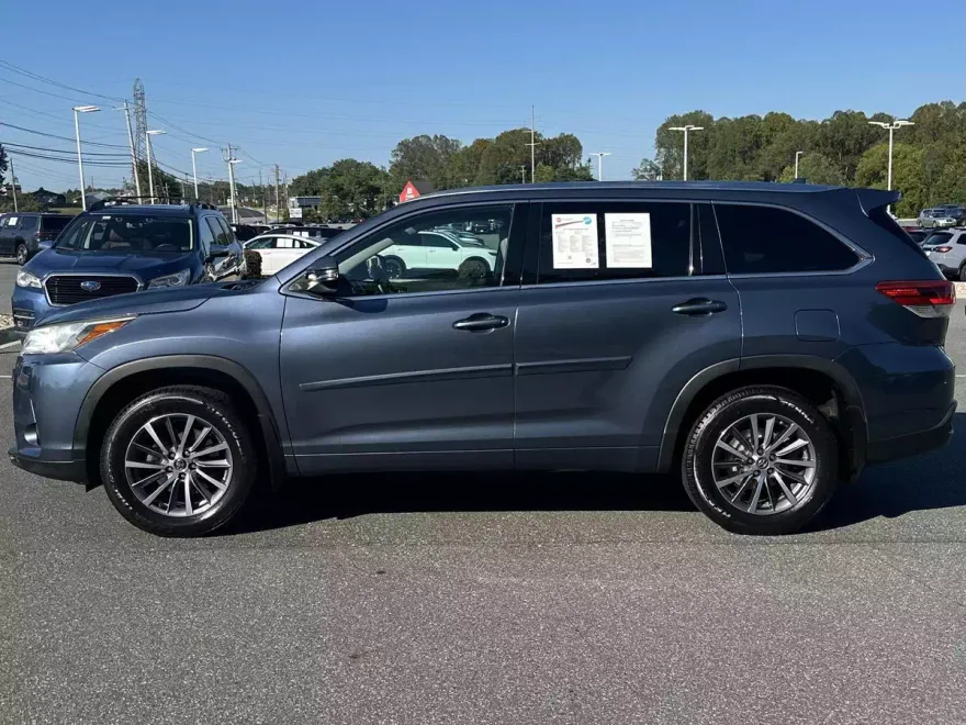 2017 Toyota Highlander XLE photo 1