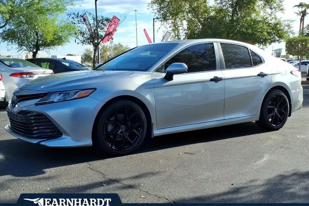 2019 Toyota Camry Base photo 1
