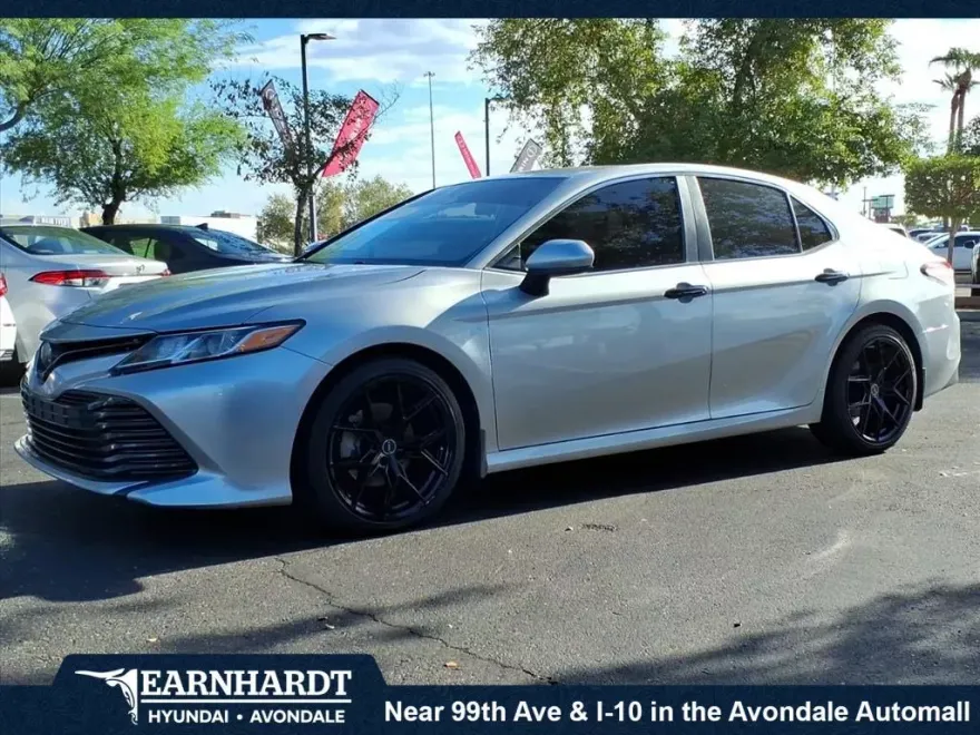 2019 Toyota Camry Base photo 1