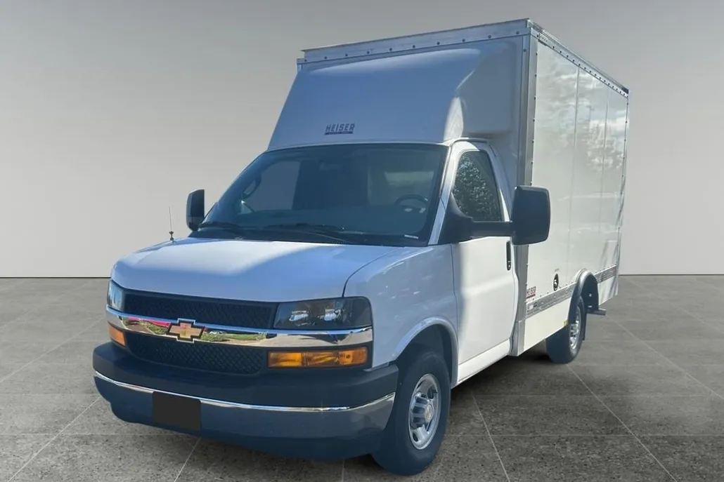 2024 Chevrolet Express 3500 Work Van Cutaway photo 1