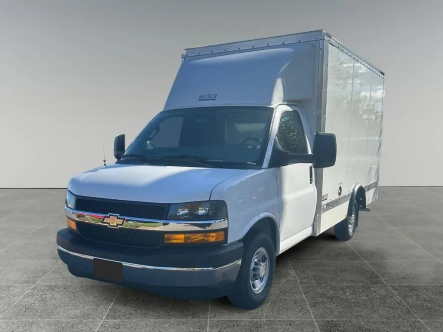 2024 Chevrolet Express 3500 Work Van Cutaway photo 1