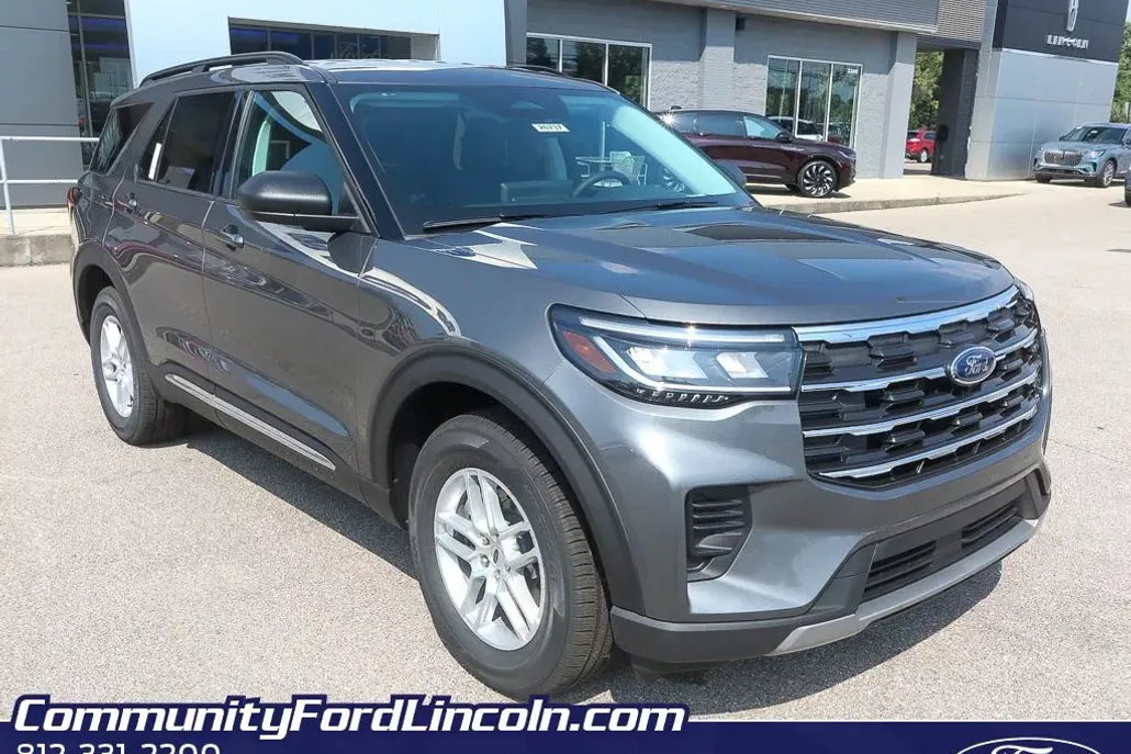 2025 Ford Explorer photo 1