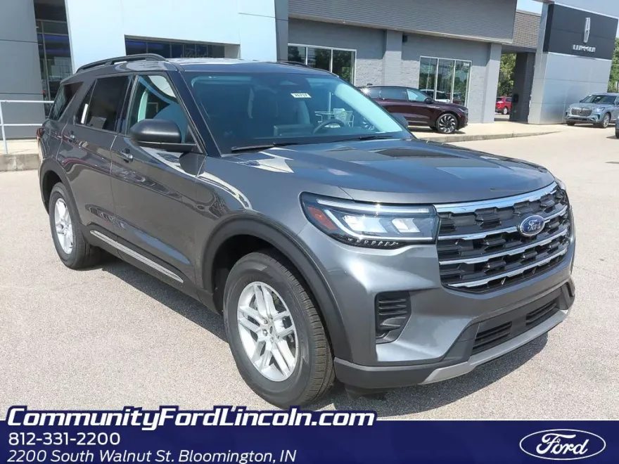 2025 Ford Explorer photo 1
