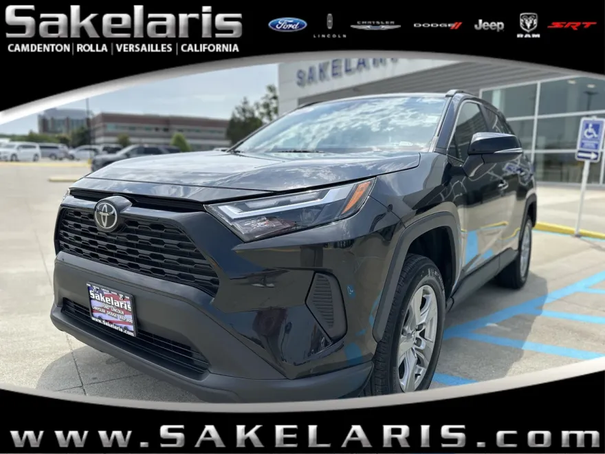 2023 Toyota RAV4 XLE photo 1