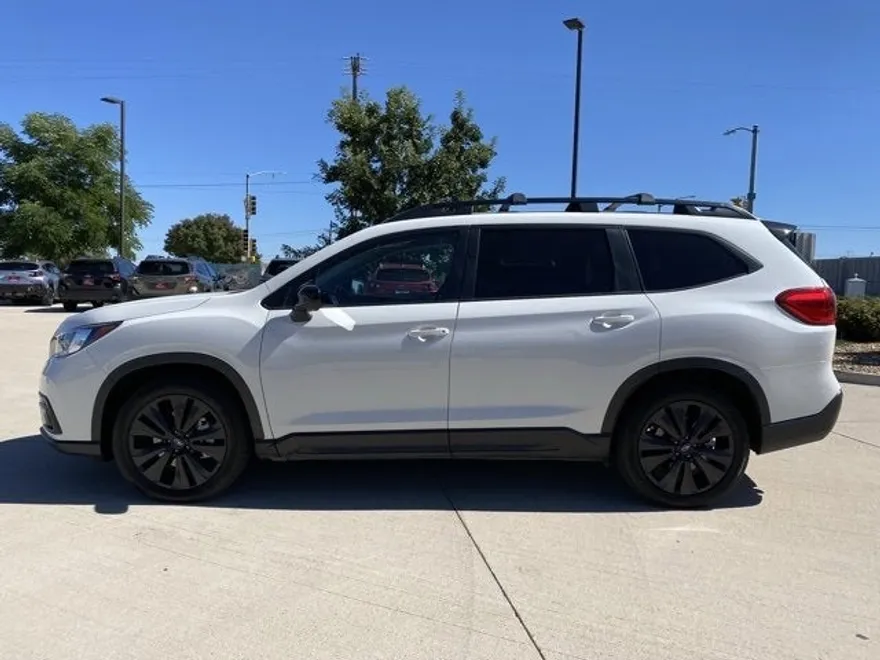 2022 Subaru Ascent Onyx Edition photo 1
