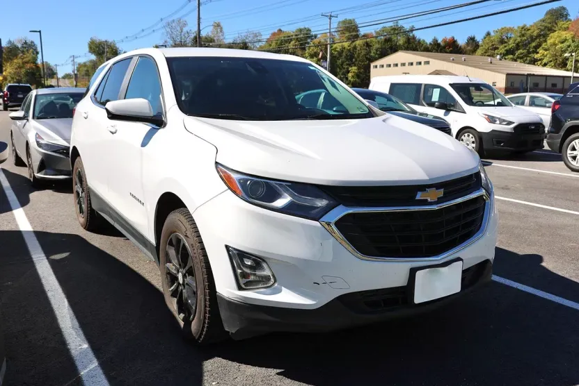 2021 Chevrolet Equinox LT photo 1