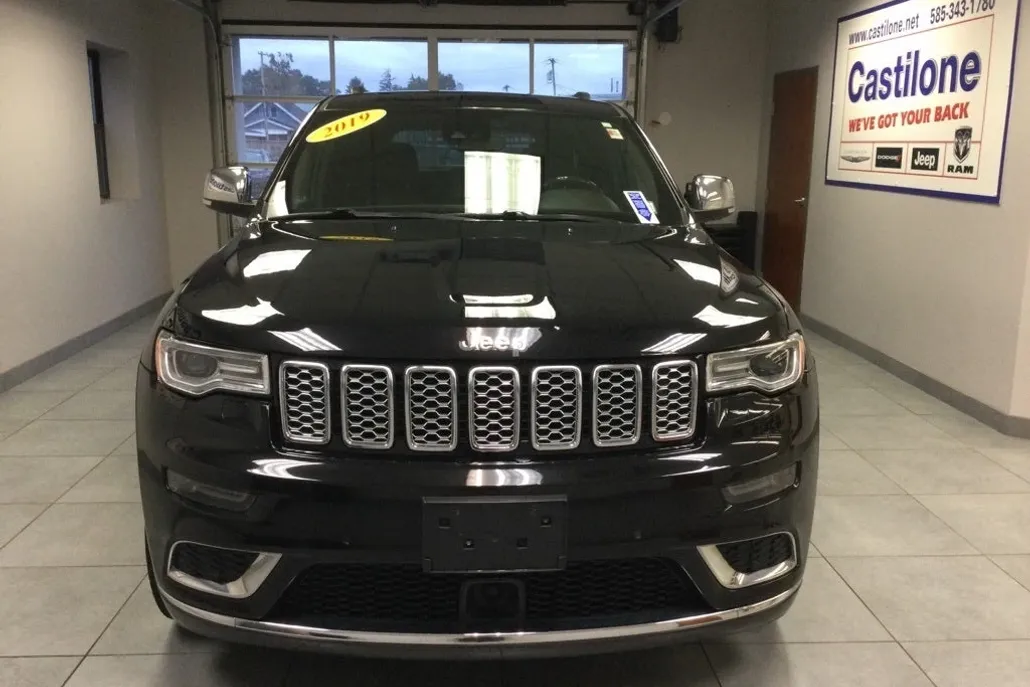 2019 Jeep Grand Cherokee Summit photo 1