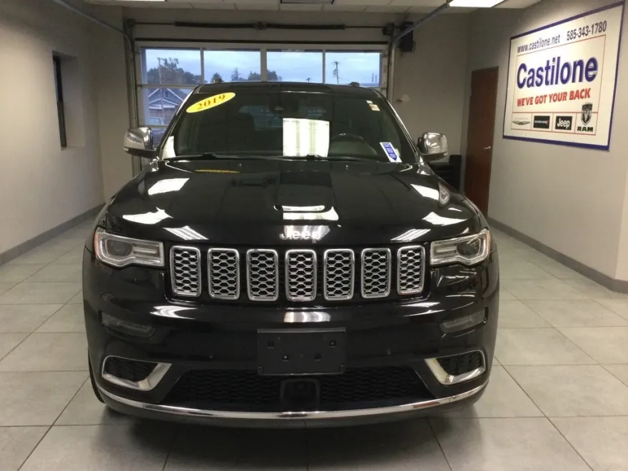 2019 Jeep Grand Cherokee Summit photo 1