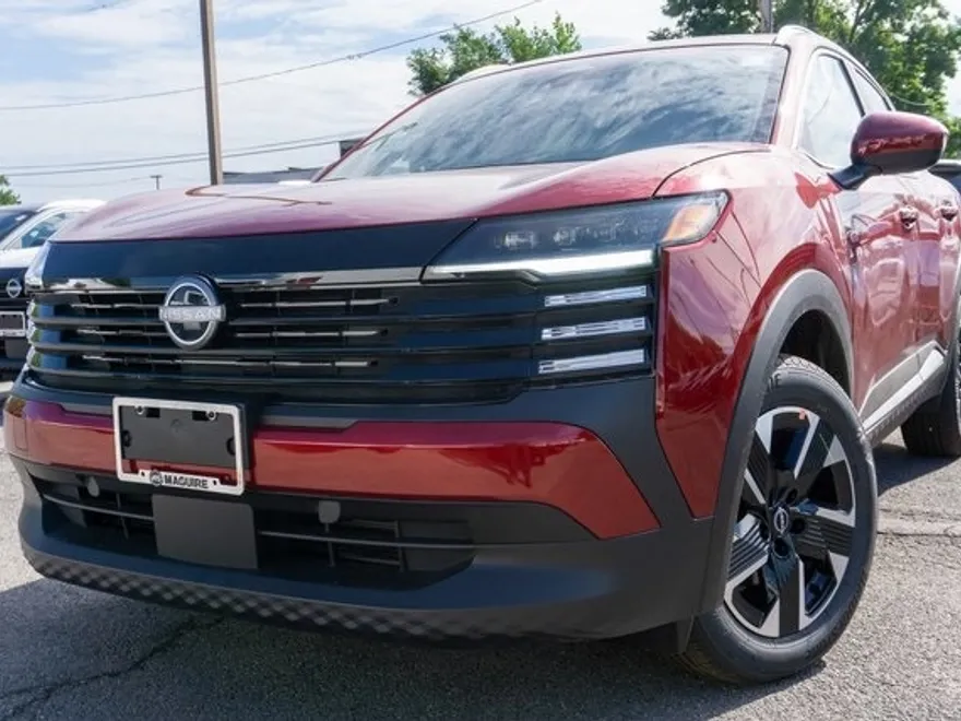 2025 Nissan Kicks SV photo 1