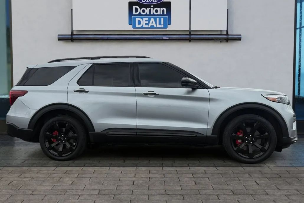 2022 Ford Explorer ST photo 1