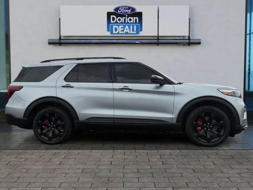 2022 Ford Explorer ST photo 1