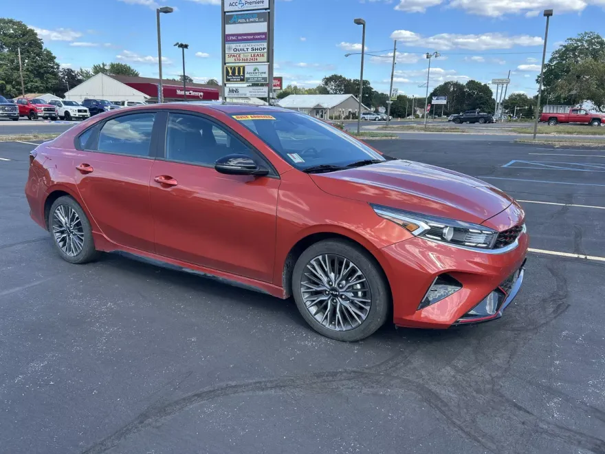 2023 Kia Forte GT-Line photo 1