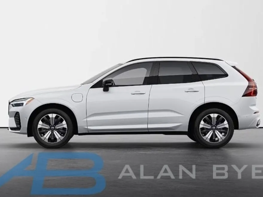2025 Volvo XC60 T8 Plus photo 1