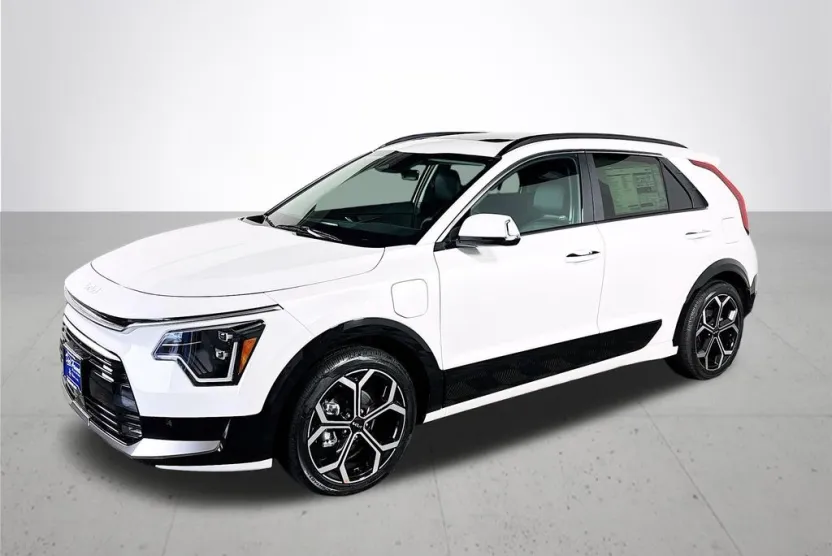 2025 Kia Niro Plug-In Hybrid SX Touring photo 1