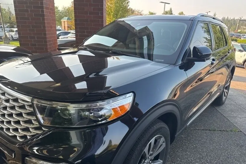 2020 Ford Explorer Platinum photo 1
