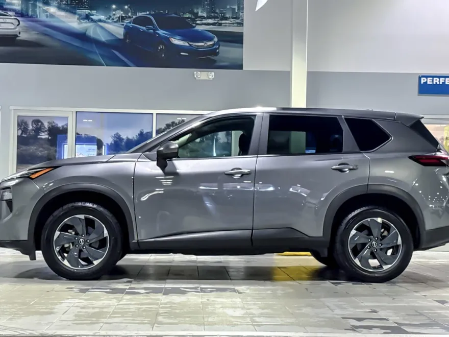 2024 Nissan Rogue SV photo 1