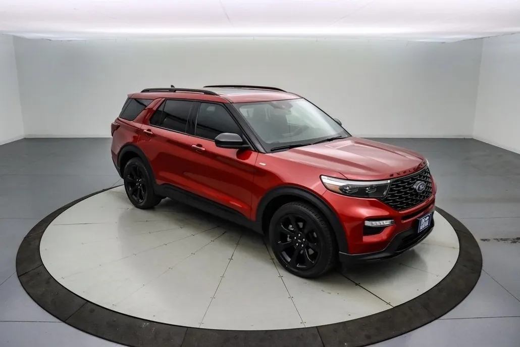 2024 Ford Explorer ST-Line photo 1