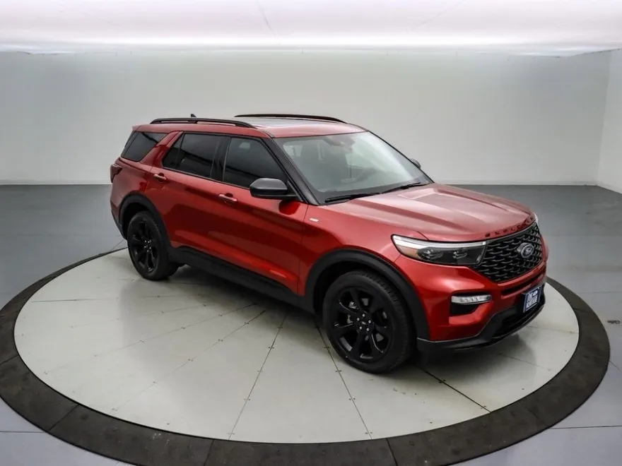 2024 Ford Explorer ST-Line photo 1