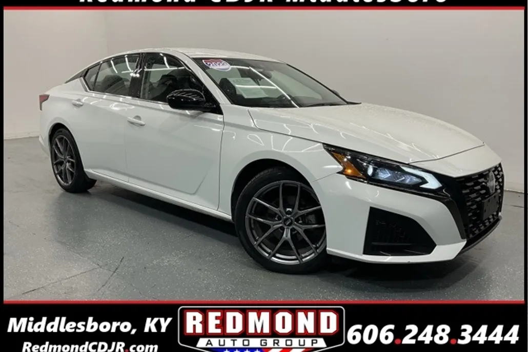 2023 Nissan Altima 2.5 SR photo 1