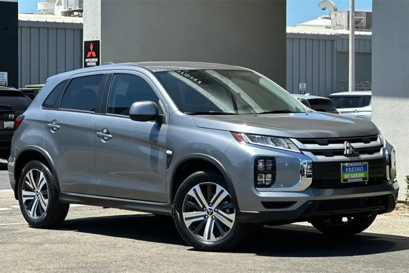 2025 Mitsubishi Outlander Sport ES photo 1