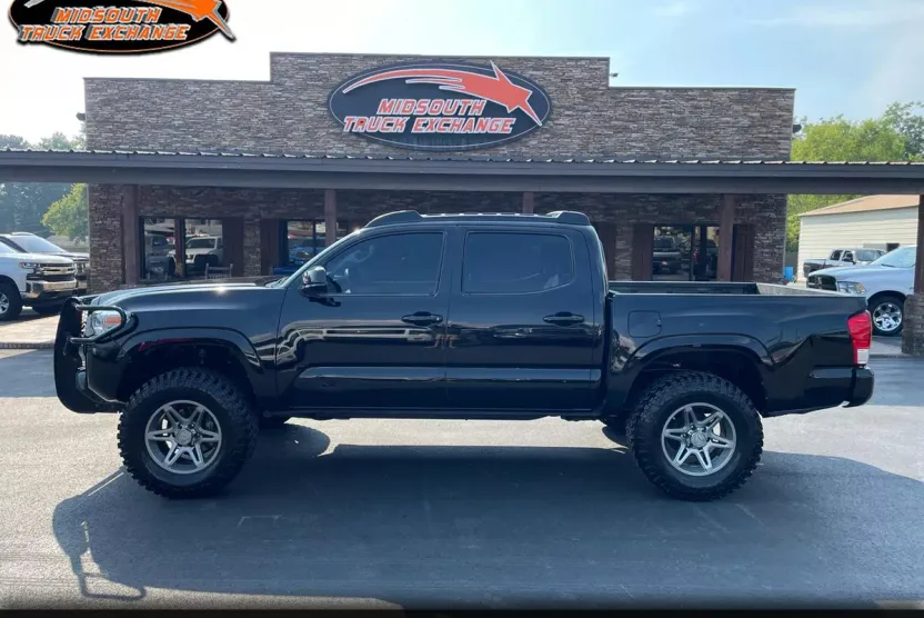 2016 Toyota Tacoma SR photo 1