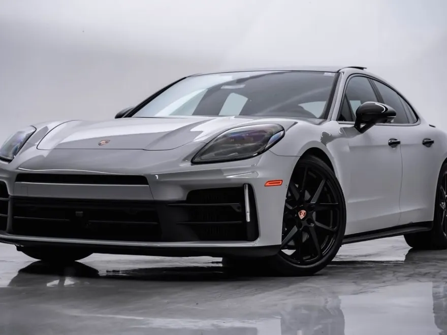 2025 Porsche Panamera 4 photo 1