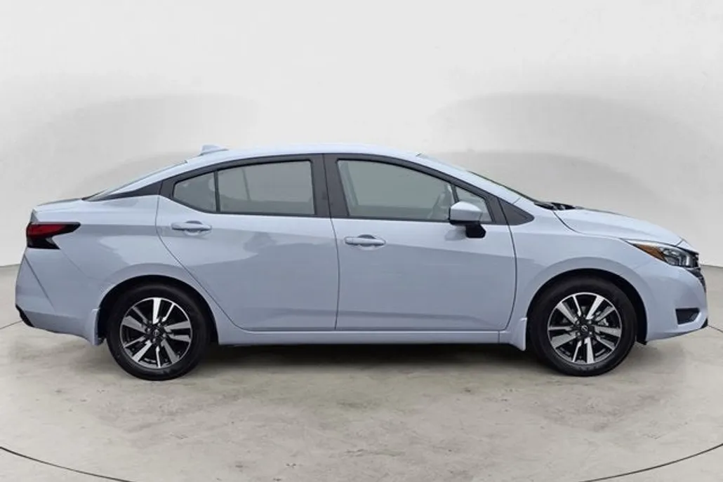 2025 Nissan Versa SV photo 1