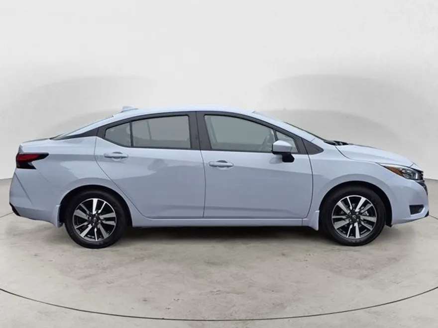 2025 Nissan Versa SV photo 1