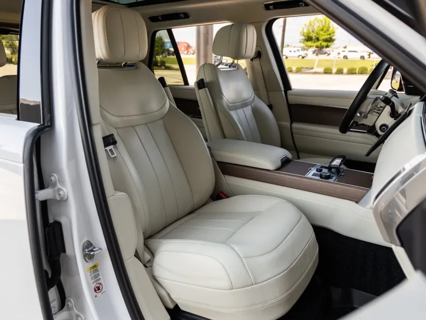2023 Land Rover Range Rover SE photo 38