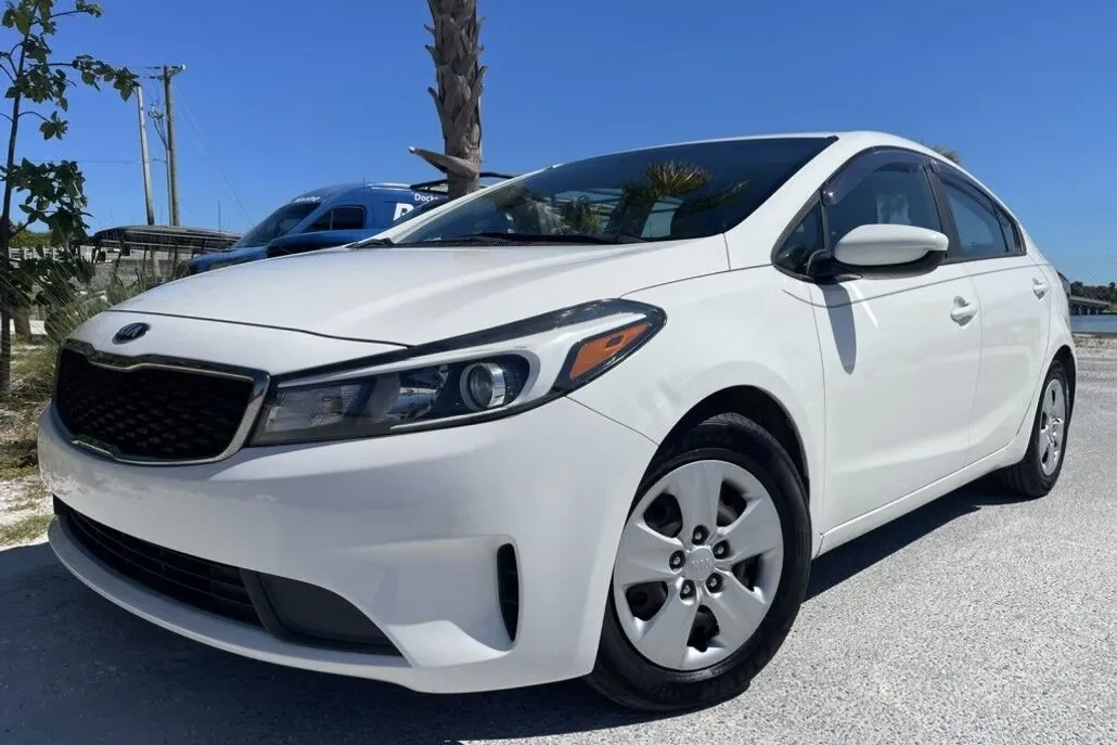 2017 Kia Forte LX Base photo 1