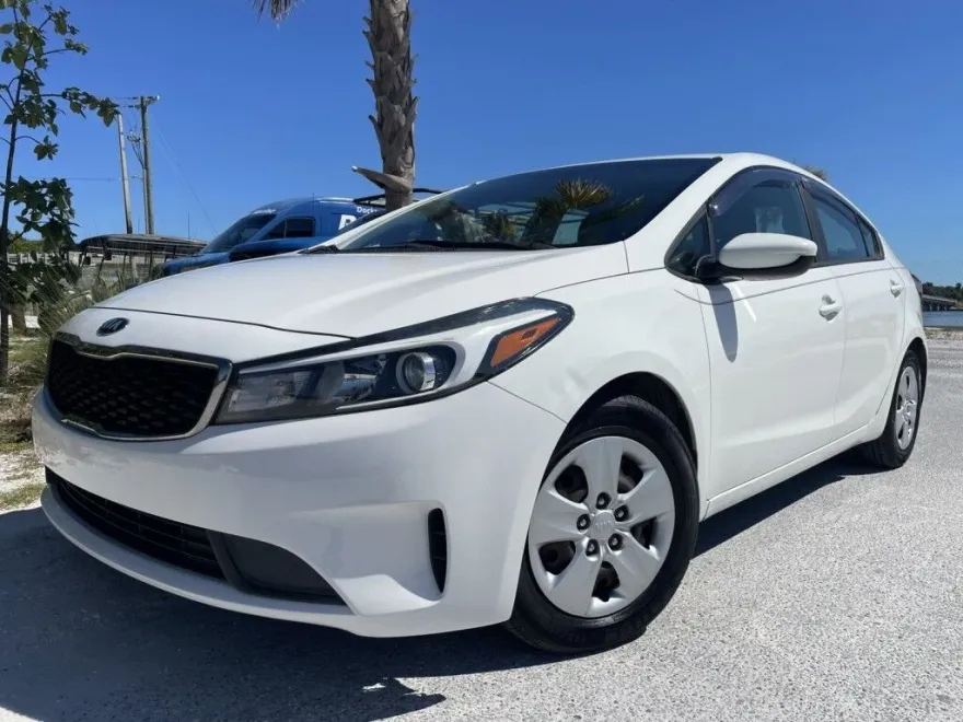 2017 Kia Forte LX Base photo 1