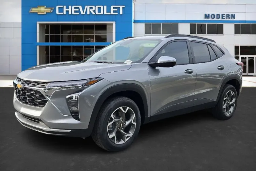 2025 Chevrolet Trax LT photo 1
