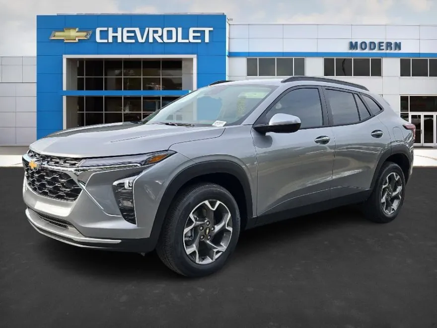 2025 Chevrolet Trax LT photo 1