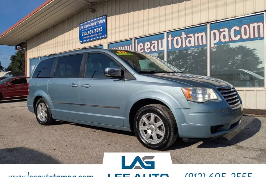 2010 Chrysler Town & Country Touring photo 1